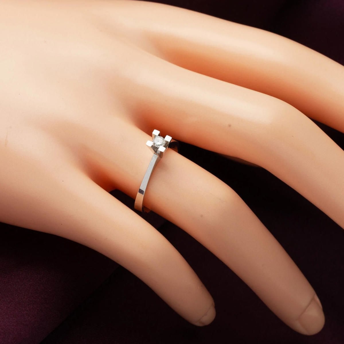14K White Gold 0.10 Ct Diamond Single Stone Ring