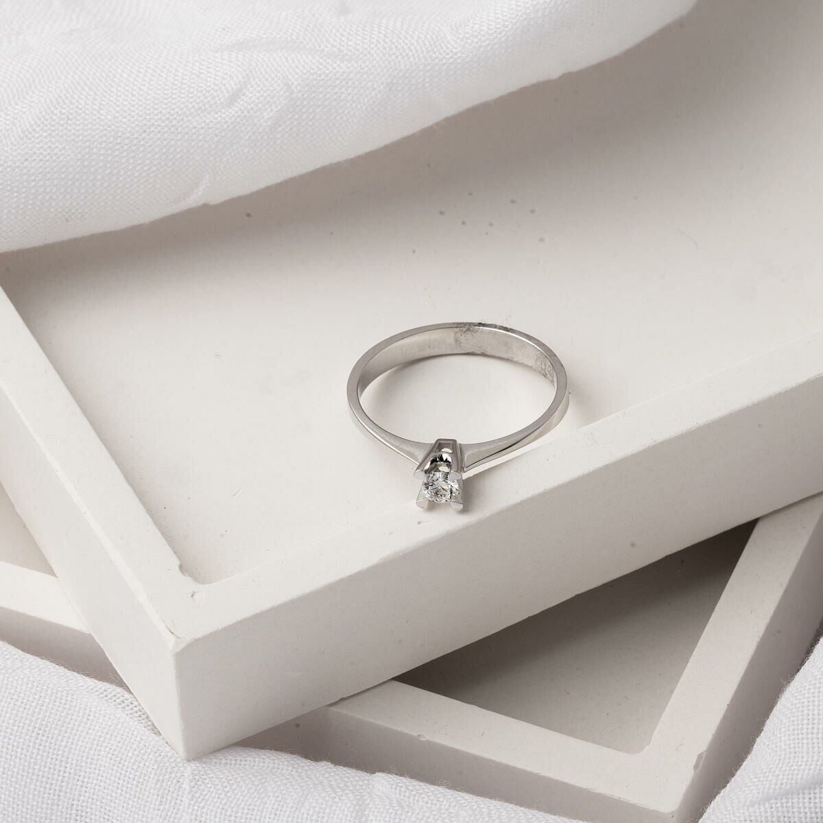 14K White Gold 0.11 Ct Solitaire Diamond Ring