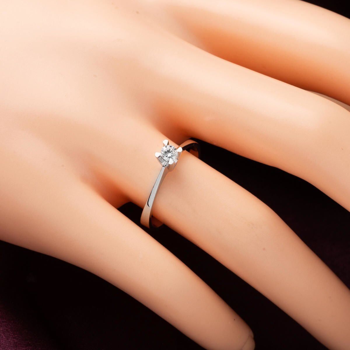 14K White Gold 0.11 Ct Solitaire Diamond Ring