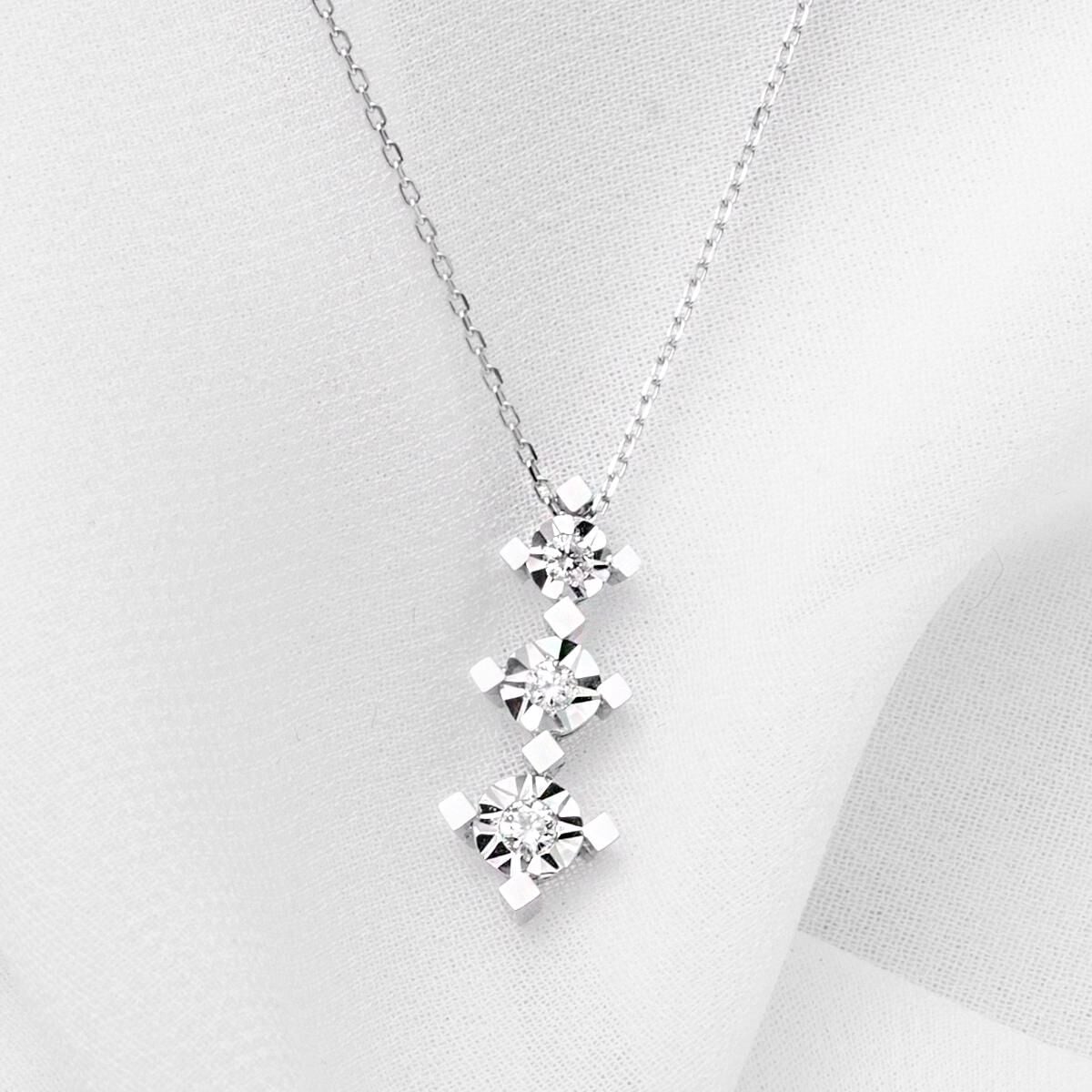 14K White Gold 0.11 Ct Tria Diamond Necklace