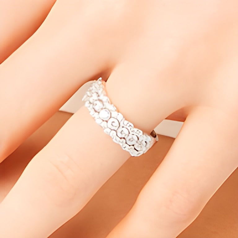1.0 CT. TW Diamond Scallop Edge Band in 10K White Gold