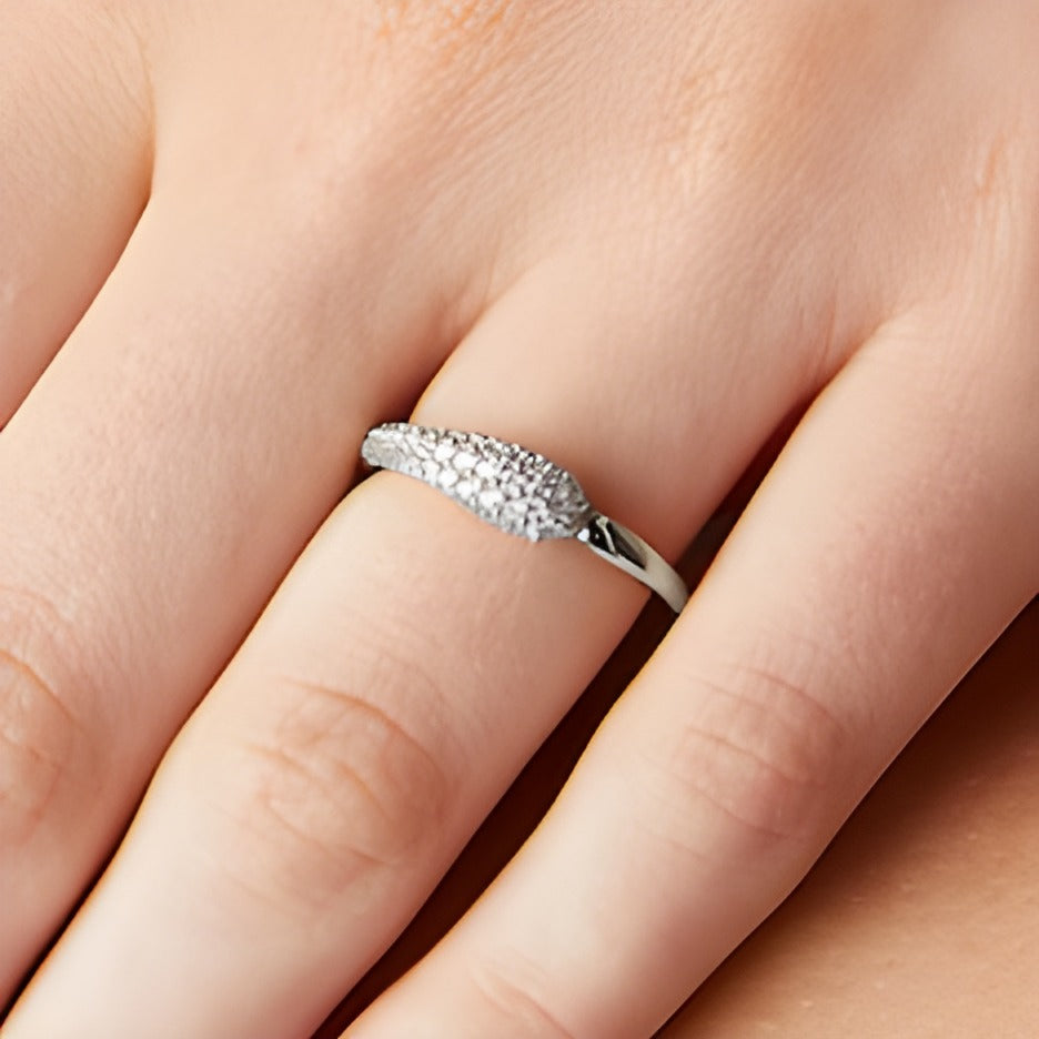 0.33 CT. TW Diamond Graduated Teardrop Split Ring in 10K White Gold