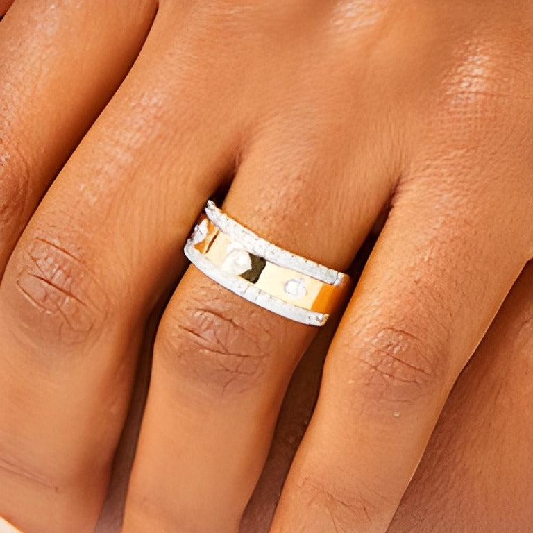 0.75 CT. TW Diamond Edge Center Station Band in 10K Gold