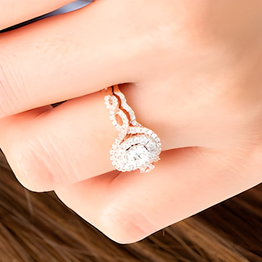 1.0 CT. TW Diamond Double Oval Frame Twist Shank Bridal Set in 10K Rose Gold