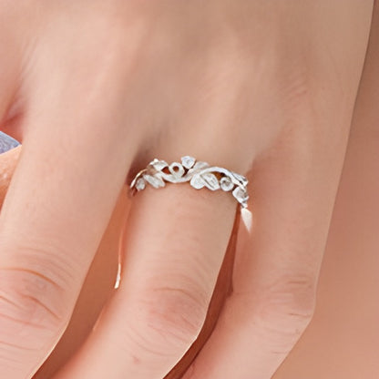 0.2 CT. TW Diamond Vine Vintage-Style Band in 10K White Gold