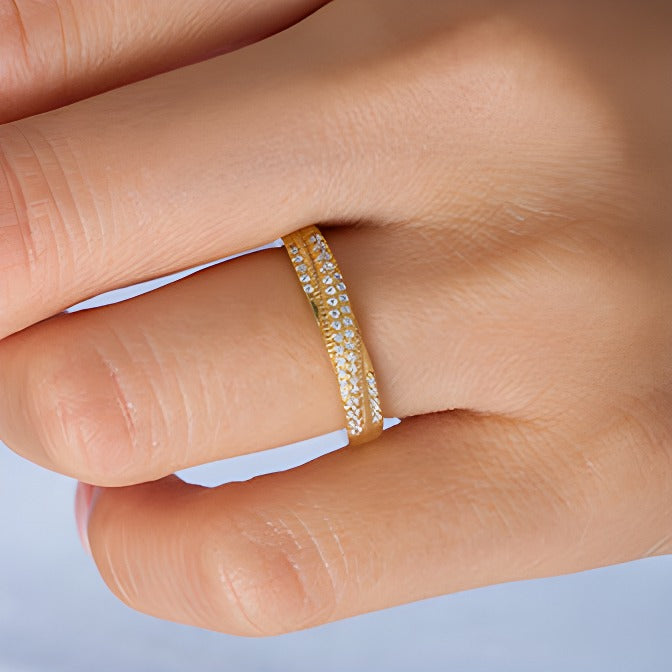 0.17 CT. TW Diamond Crossover Vintage-Style Anniversary Band in 10K Gold