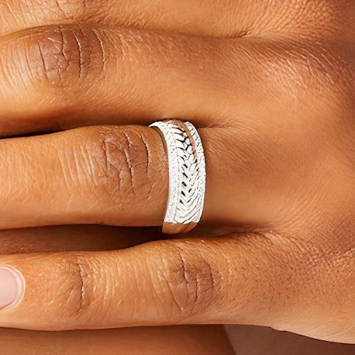 0.33 CT. TW Diamond Edge Herringbone Band in 10K White Gold