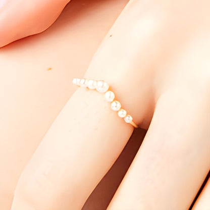 Graduating Freshwater Cultured Pearl Chevron Ring in 10K Gold