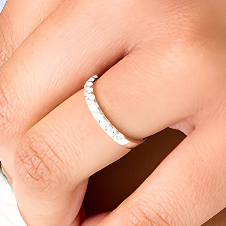 0.5 CT. TW Diamond Band in 18K White Gold (I/VS2)