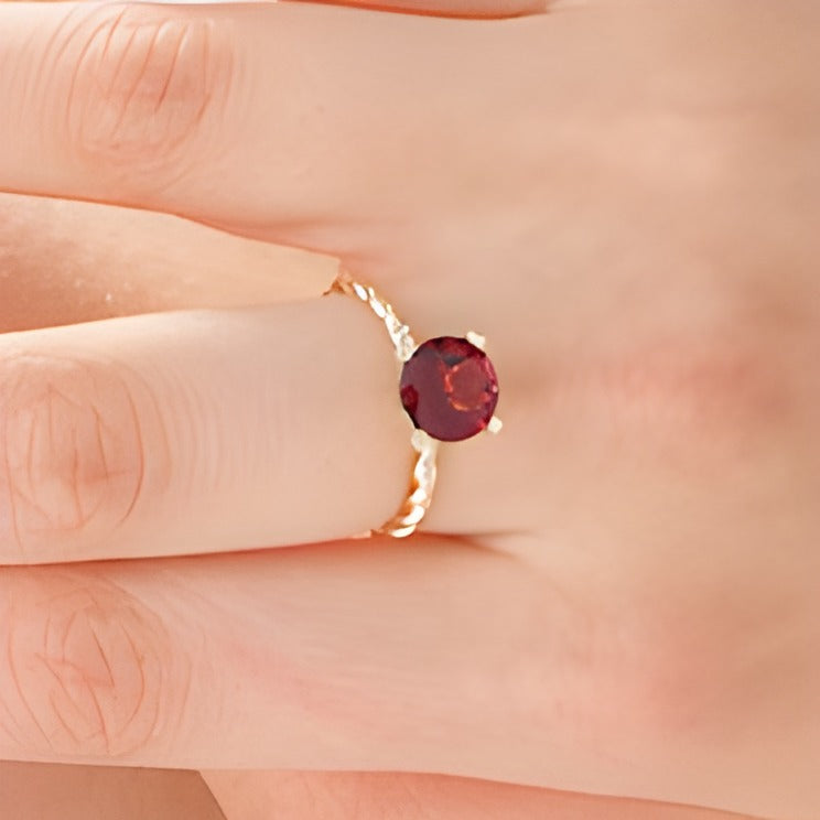 8.0mm Garnet Solitaire Rope Shank Ring in 10K Gold