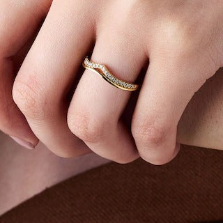 0.17 CT. TW Lab-Grown Diamond Chevron Anniversary Band in 14K Gold (F/VS2)