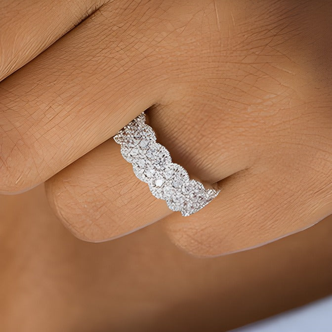 1.0 CT. TW Diamond Double Row Scallop-Edge Band in 10K White Gold