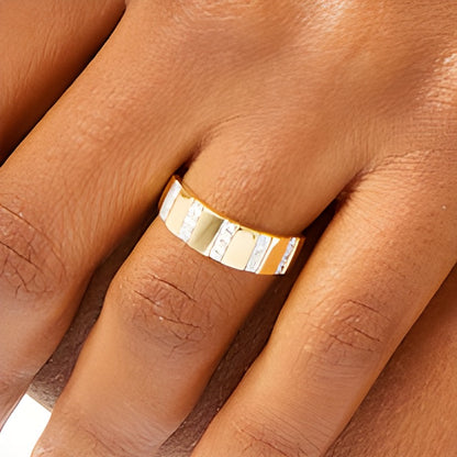 0.25 CT. TW Diamond Trio Linear Row Band in 10K Gold