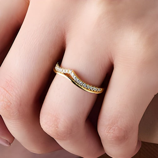 0.17 CT. TW Lab-Grown Diamond Chevron Anniversary Band in 14K Gold (F/VS2)