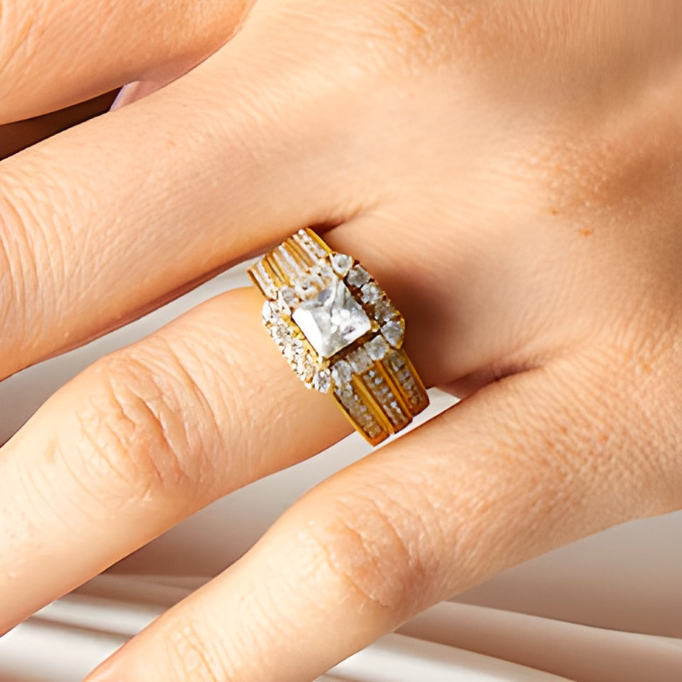 2.0 CT. TW Princess-Cut Lab-Grown Diamond Cushion-Shaped Frame Bridal Set in 14K Gold (F/VS2)