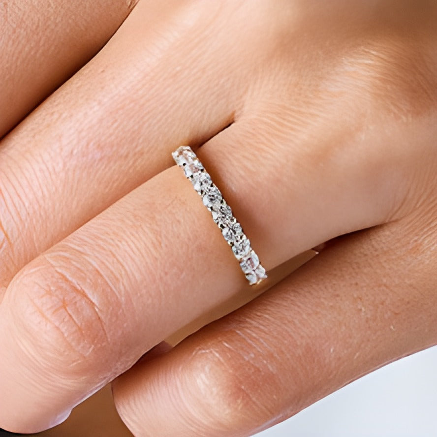 0.5 CT. TW Diamond Band in 18K Gold (I/VS2)