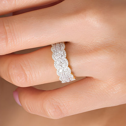 1.0 CT. TW Diamond Double Row Scallop-Edge Band in 10K Gold