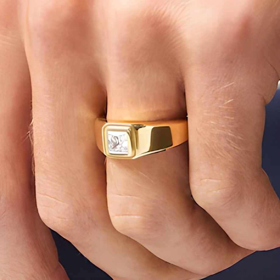 1.0 CT. TW Square-Cut Lab-Grown Diamond Solitaire Wedding Band in 14K Gold (F/VS2)