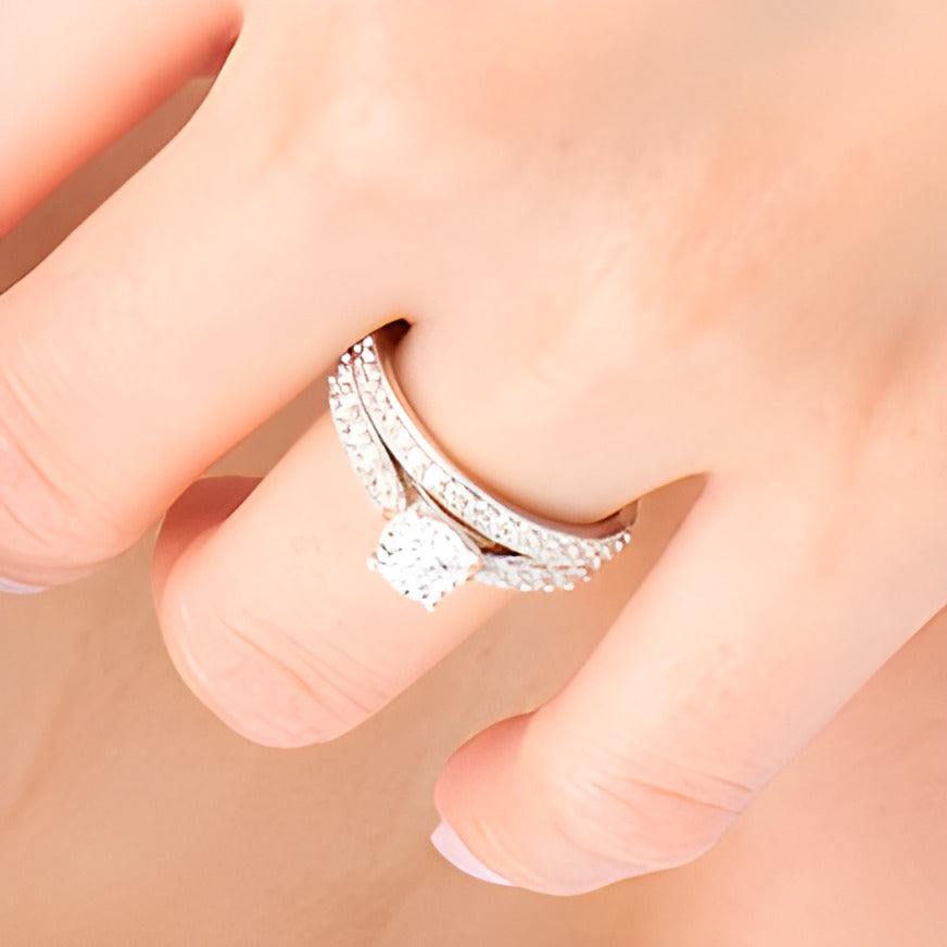 1.0 CT. TW Diamond Tapered Shank Bridal Set in 10K White Gold
