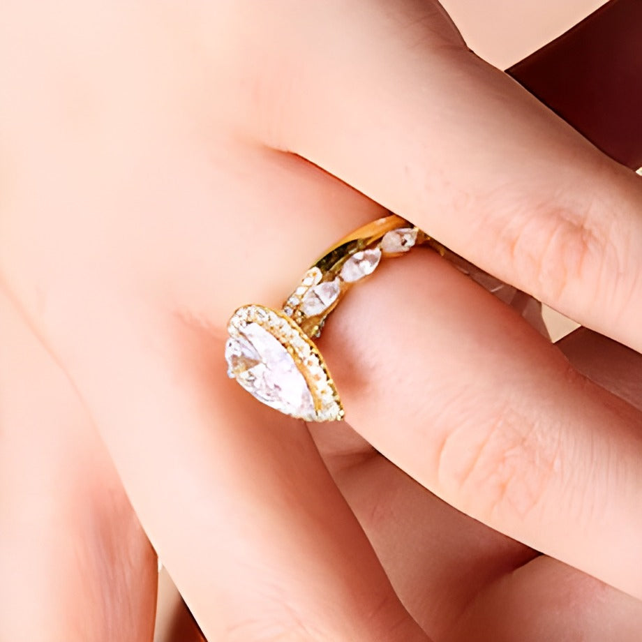 4.0 CT. TW Pear-Shaped Lab-Grown Diamond Frame Scallop Shank Engagement Ring in 14K Gold (F/VS2)