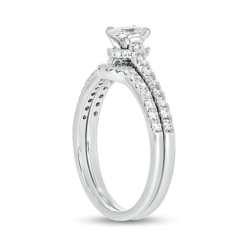 1.0 CT. TW Oval Diamond Bridal Set in 14K White Gold (I/I2)