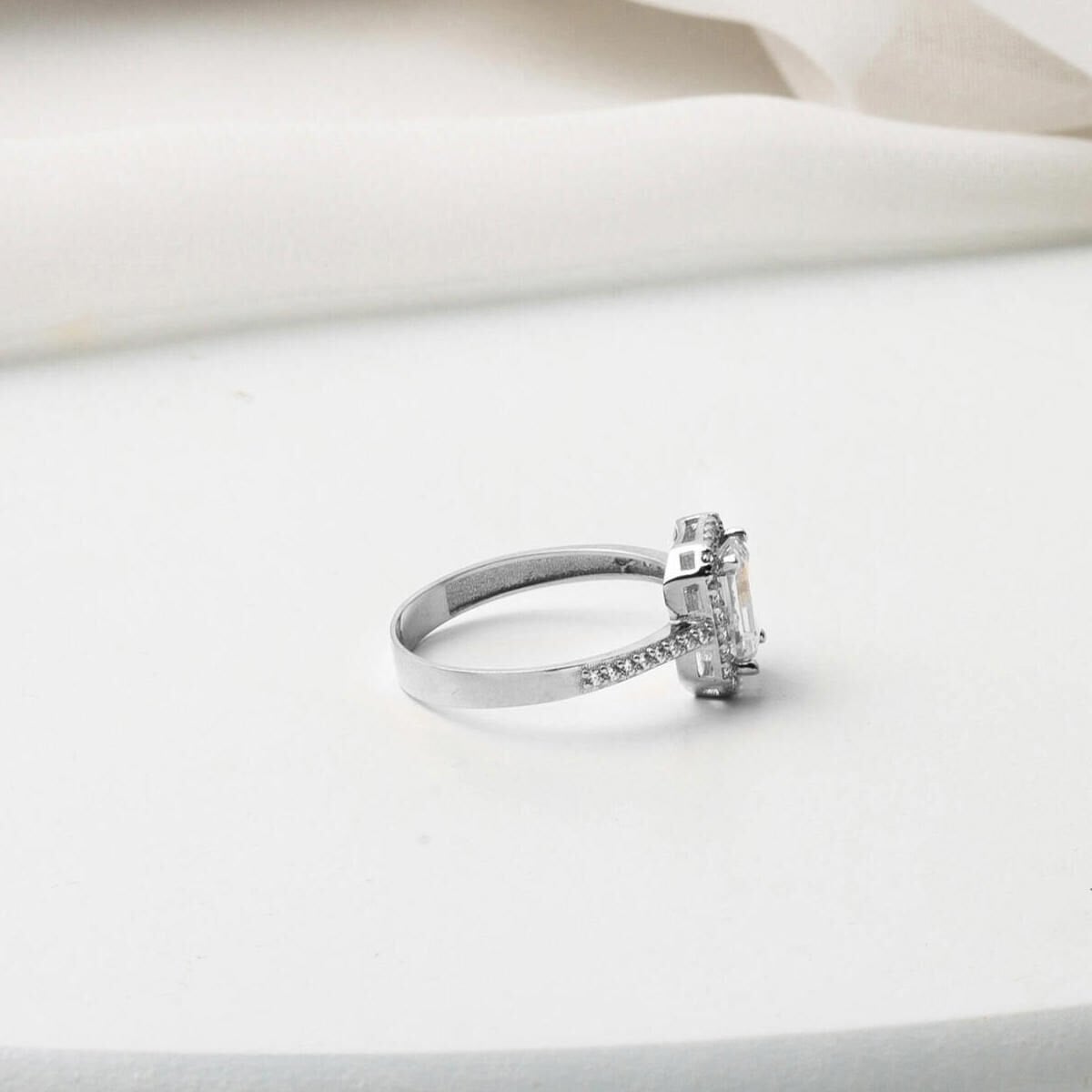 14K White Gold Baguette Cubic Zirconia Ring (2.27 g)