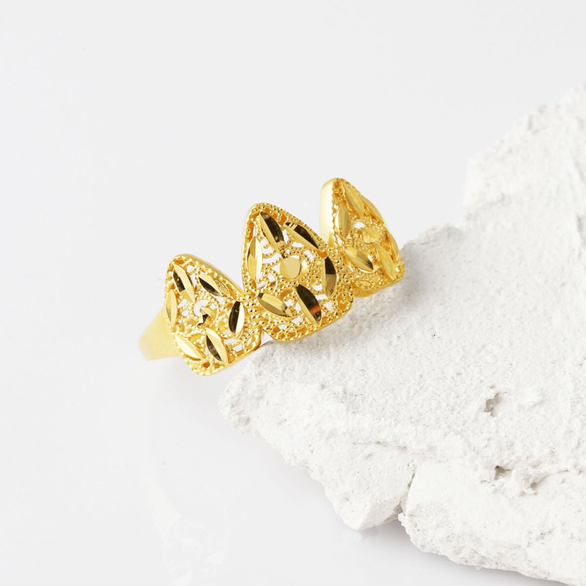 14K Yellow Gold Filigree Engraved Ring