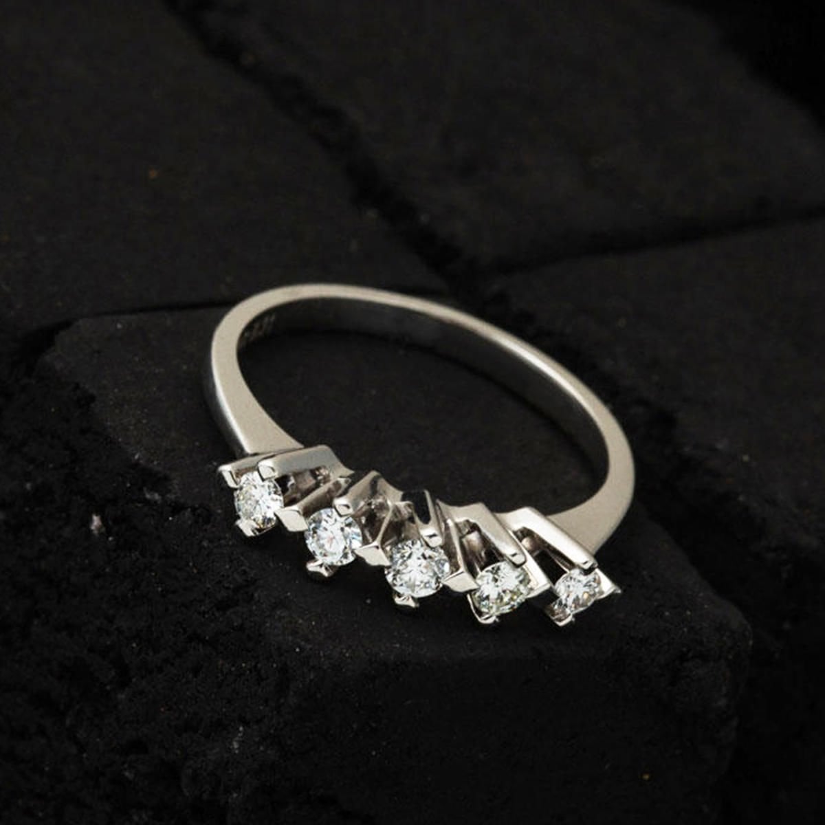 14K White Gold 0.25 Ct Five Stone Diamond Ring