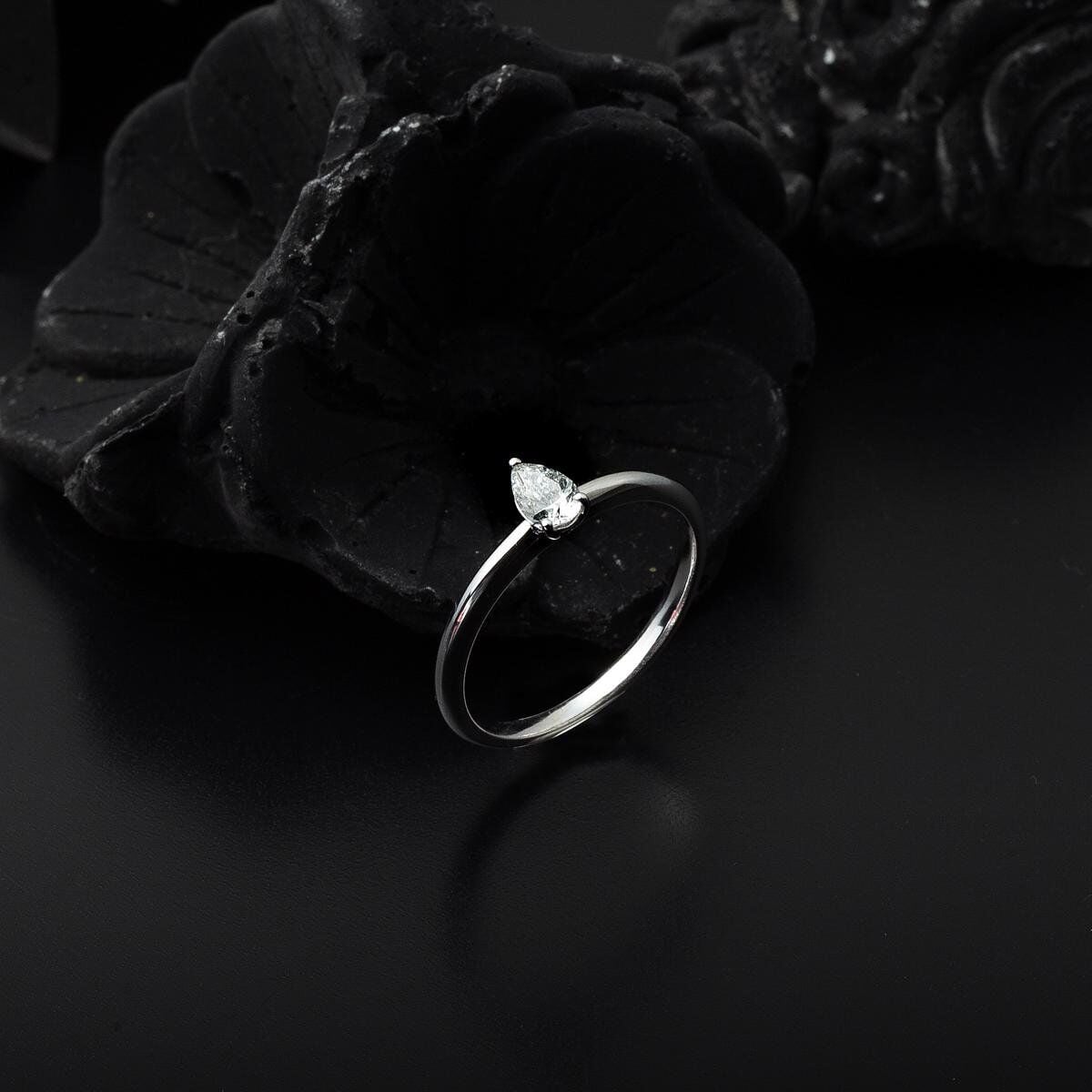 14K White Gold 0.29 Ct Teardrop Solitaire Diamond Ring