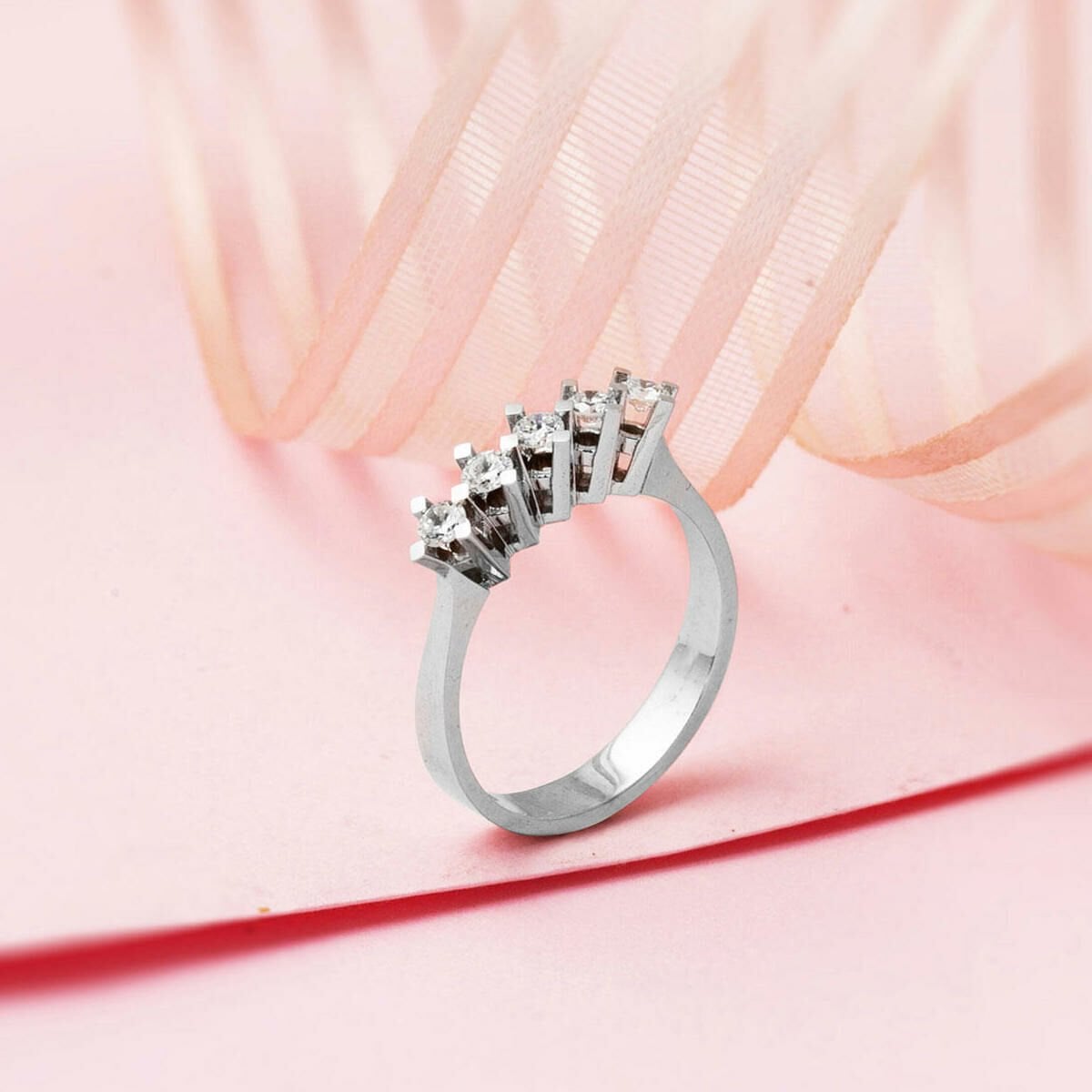14K White Gold 0.30 Ct Five Stone Diamond Ring (3.21 g)