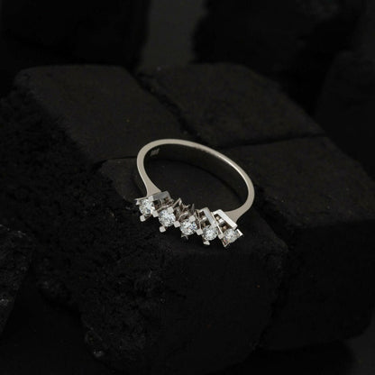14K White Gold 0.30 Ct Five Stone Diamond Ring (3.21 g)