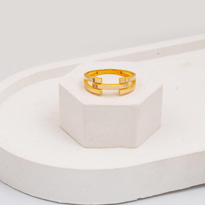 14K Yellow Gold Single Ribbed Ajda Ring