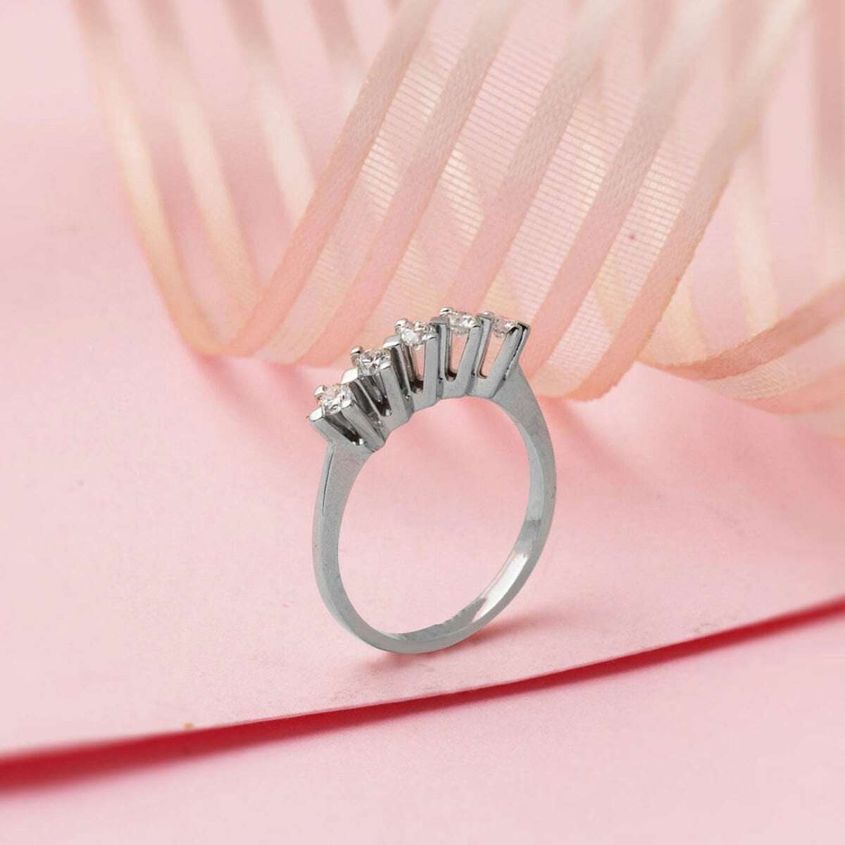 14K White Gold Cross Setting Five Stone Diamond Ring (2.5 g)
