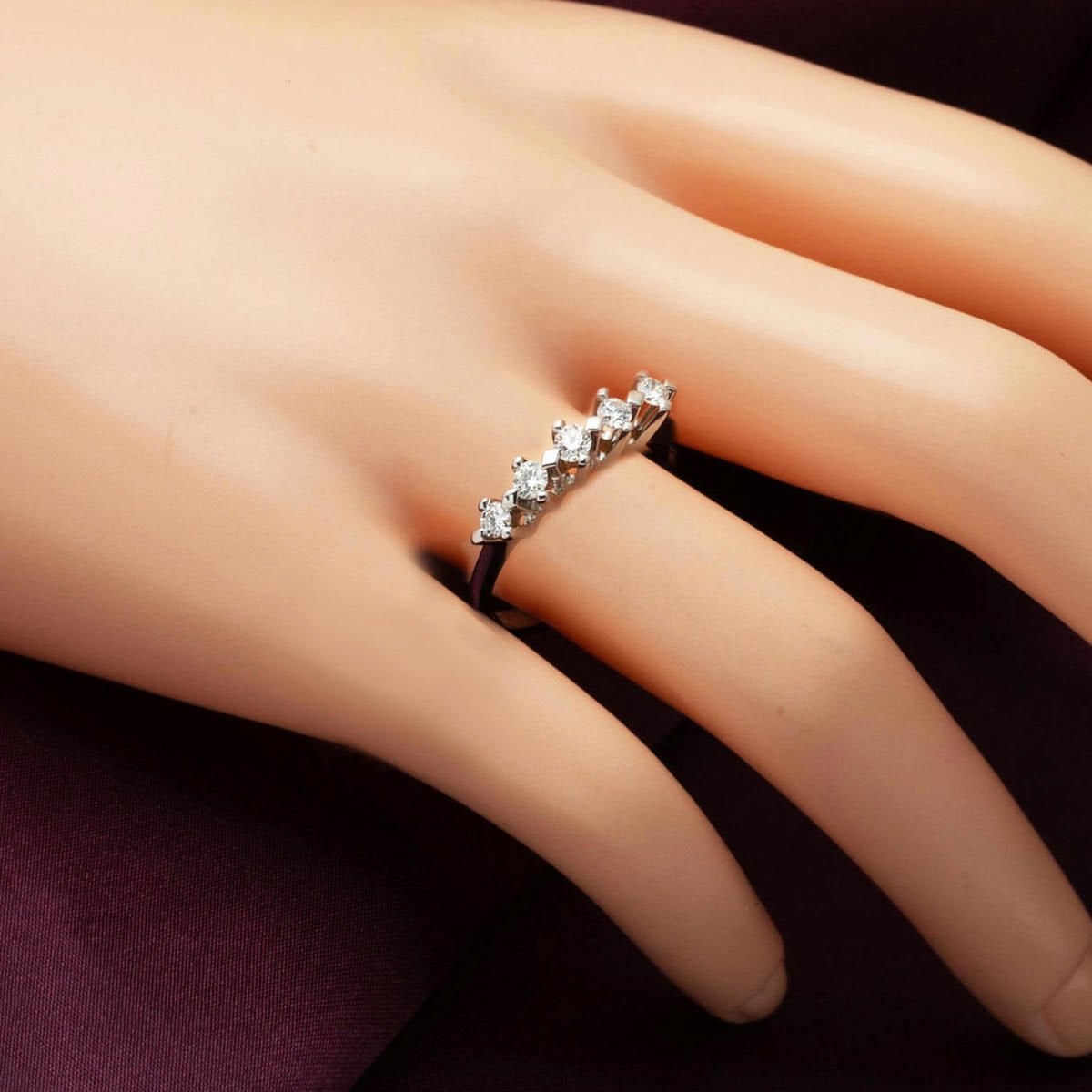 14K White Gold Cross Setting Five Stone Diamond Ring (2.5 g)