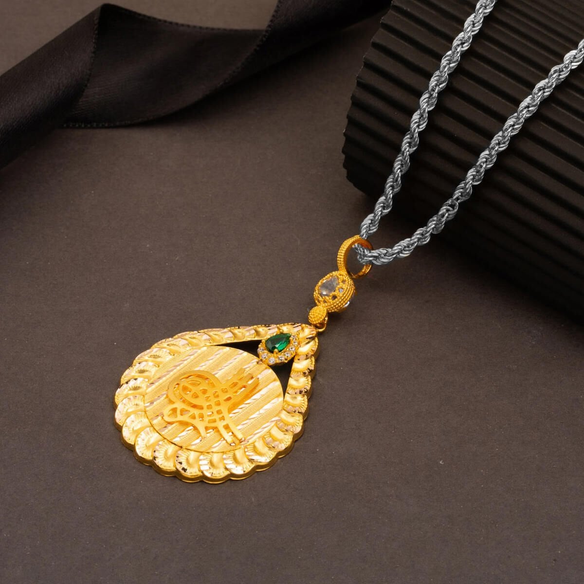 14K Yellow Gold Ottoman Tughra Cubic Zirconia Pendant (3.7 g)