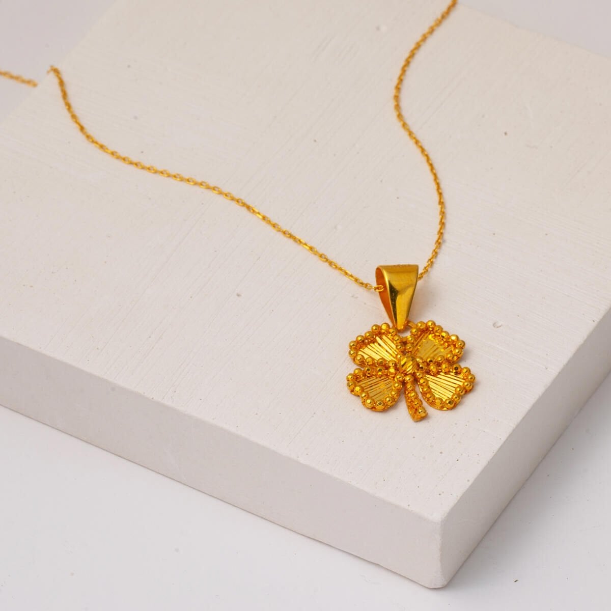 22K Yellow Gold Sparkling Clover Necklace