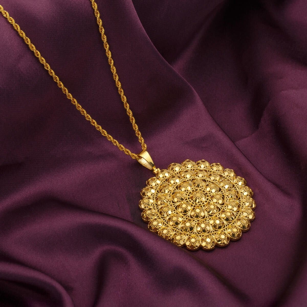 22K Yellow Gold Light Circle Necklace
