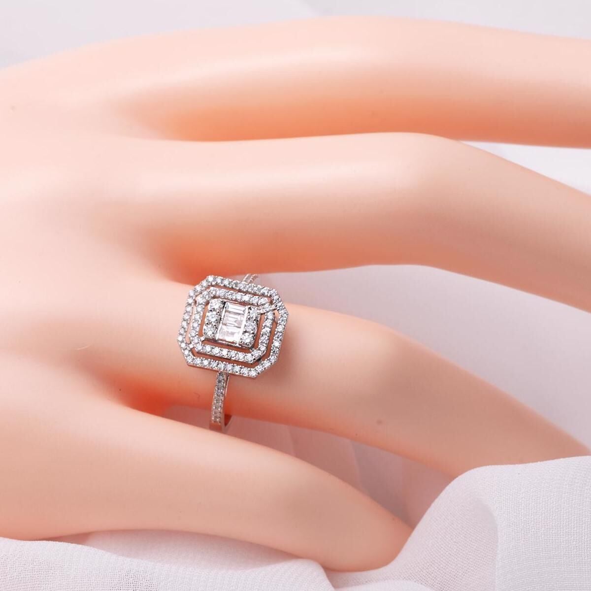 14K White Gold 0.48 Ct Baguette Diamond Ring