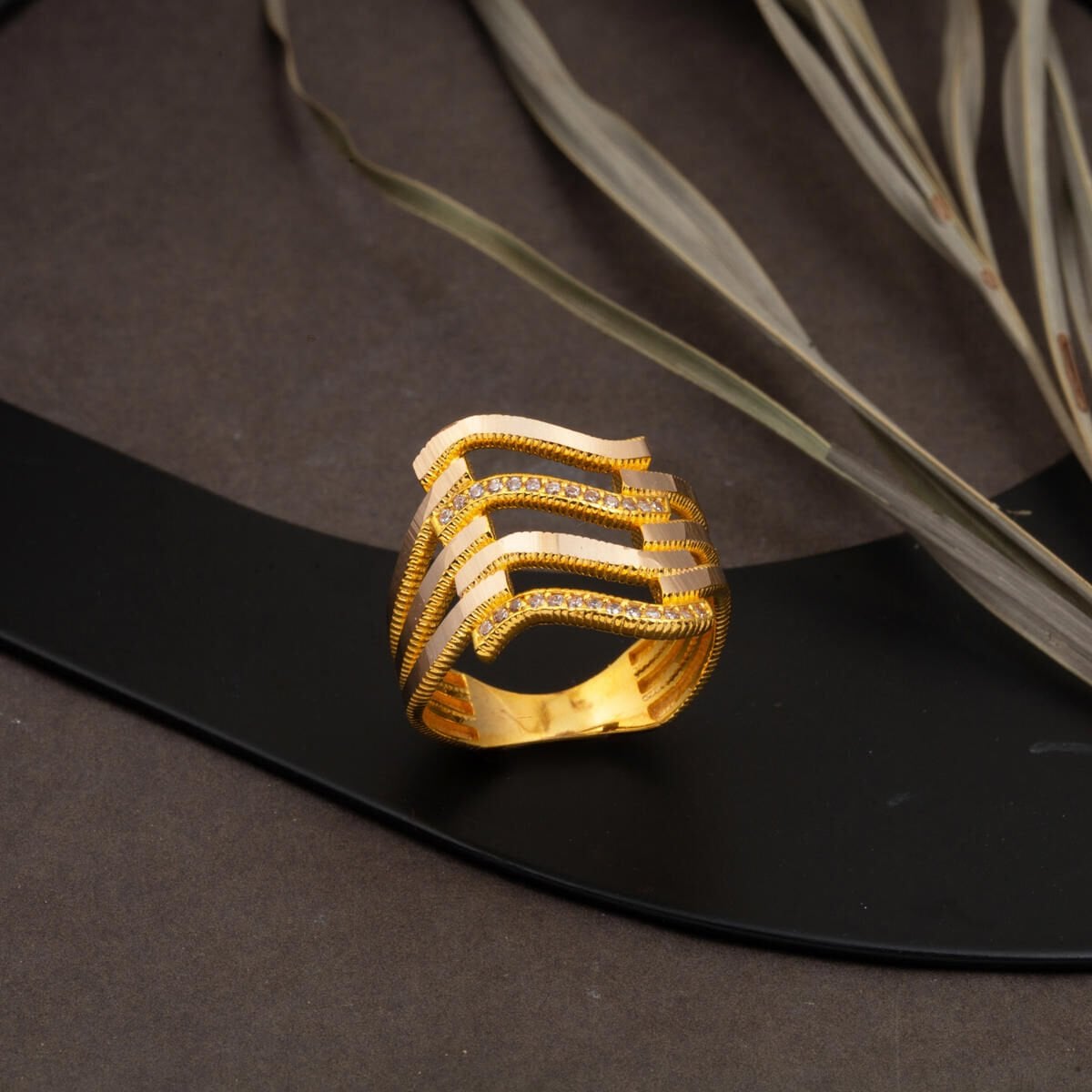 14K Yellow Gold Zigzag 4 Row Ribbed Cubic Zirconia Ring