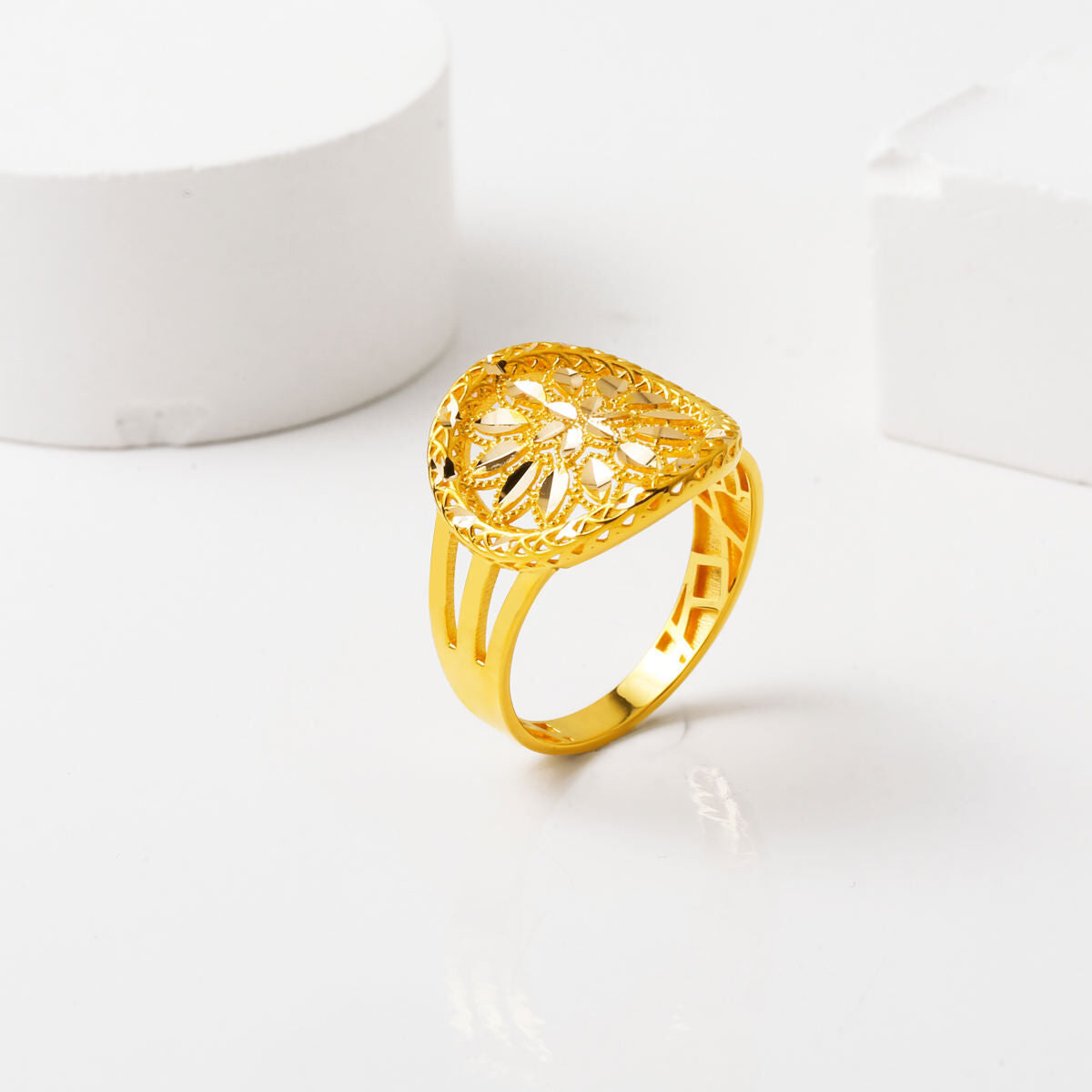 14K Yellow Gold Sparkling Star Flower Ring