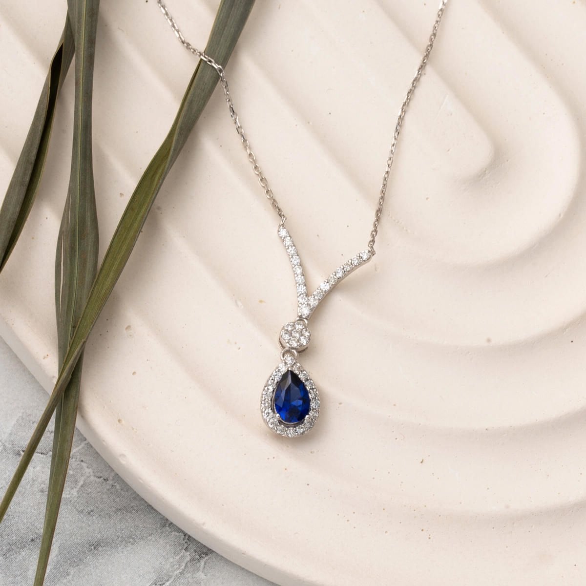 14K White Gold 0.51 Ct Sapphire 0.27 Ct Diamond Necklace