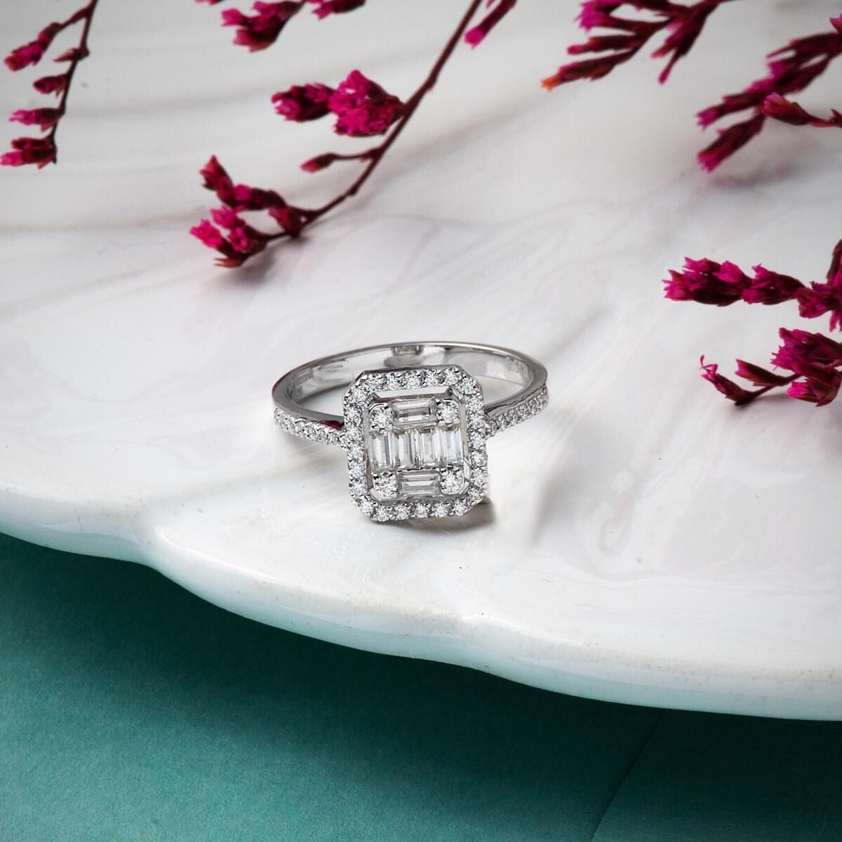 14K White Gold 0.55 Ct Baguette Diamond Ring