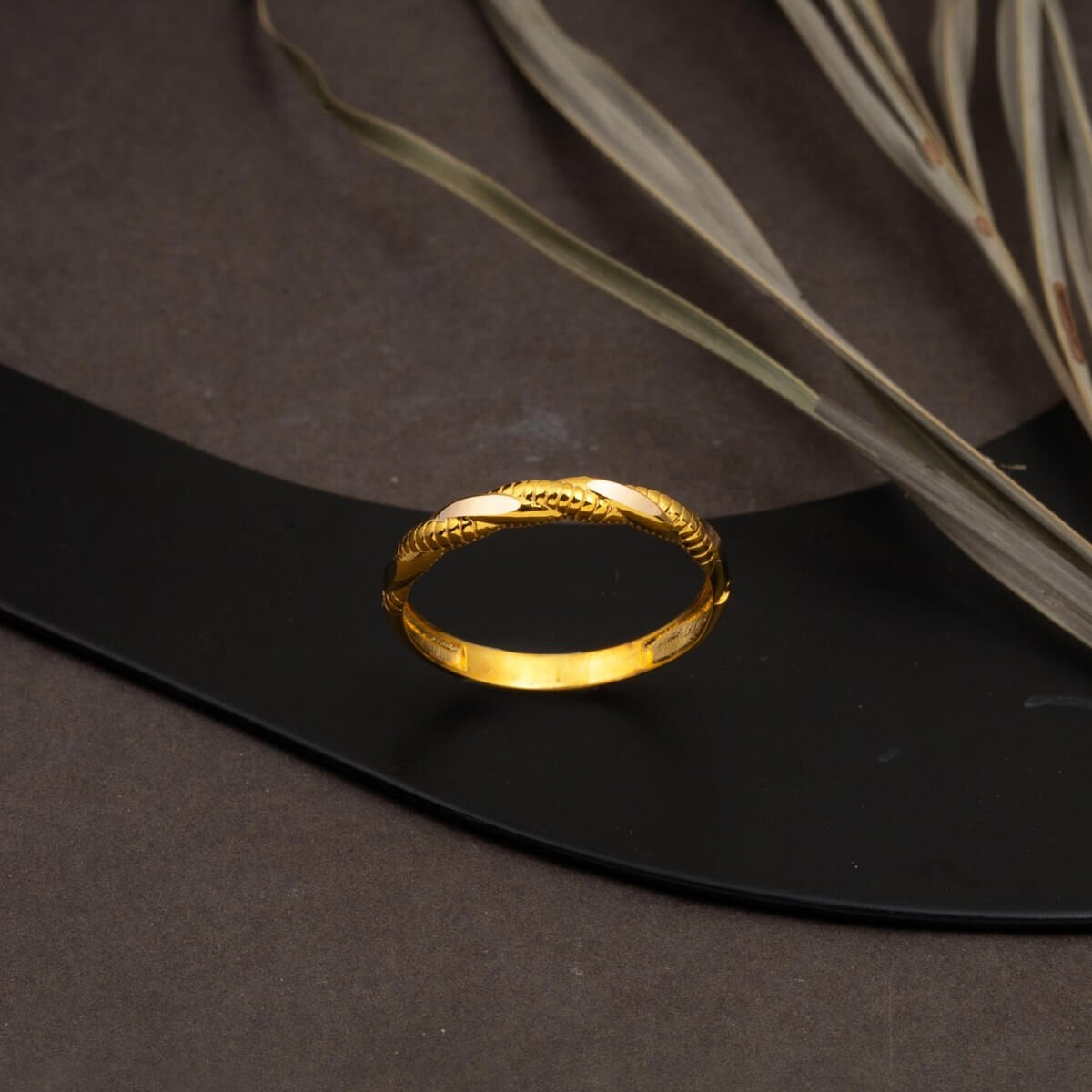 14K Yellow Gold Twisted Ring (1.35 g)
