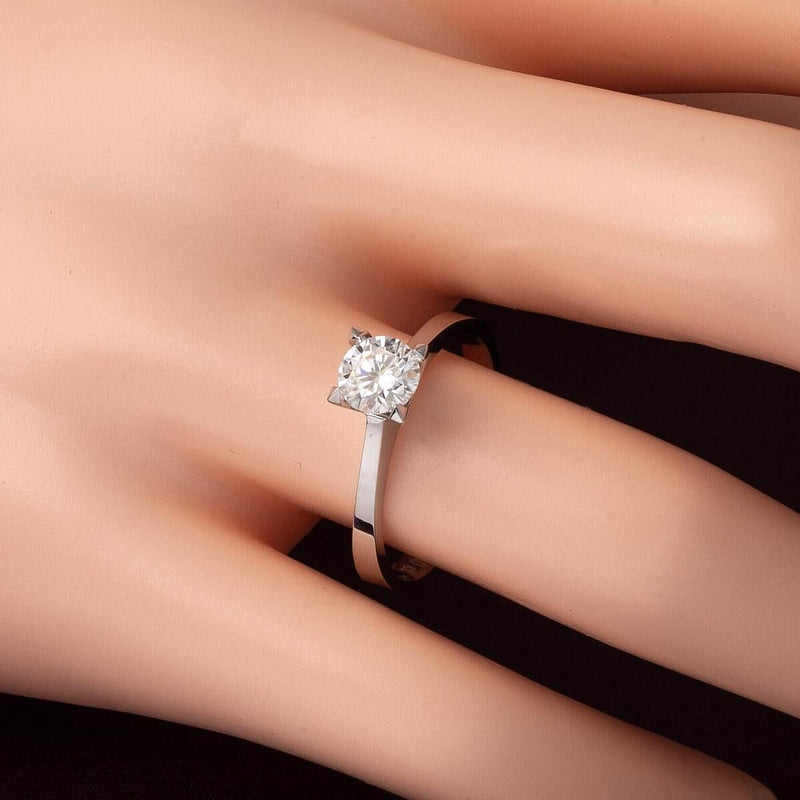 14K White Gold 0.60 Ct Moissanite Solitaire Ring (2.65 g)