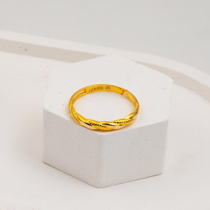14K Yellow Gold Twisted Ring (1.35 g)