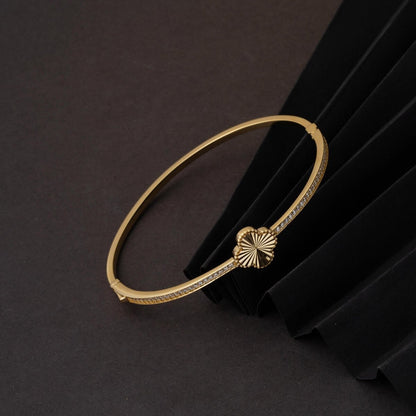 14K Yellow Gold Sparkling Clover Hinged Cuff Cubic Zirconia Bangle