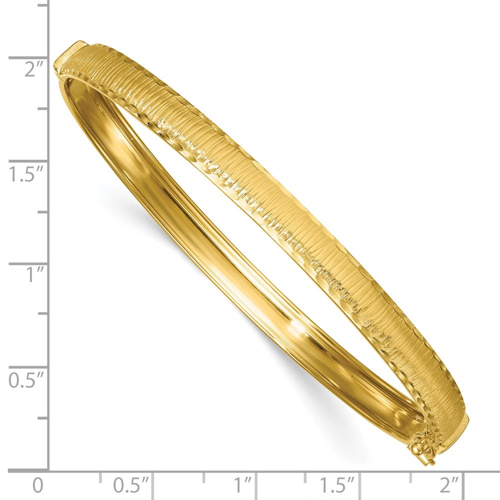 14K Yellow Gold Polished Diamond-cut Textured 5.25mm Hinged Oval Bangle Bracelet