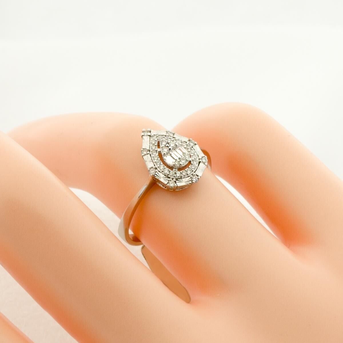 14K White Gold 0.23 Ct Baguette Diamond Ring (2 g)