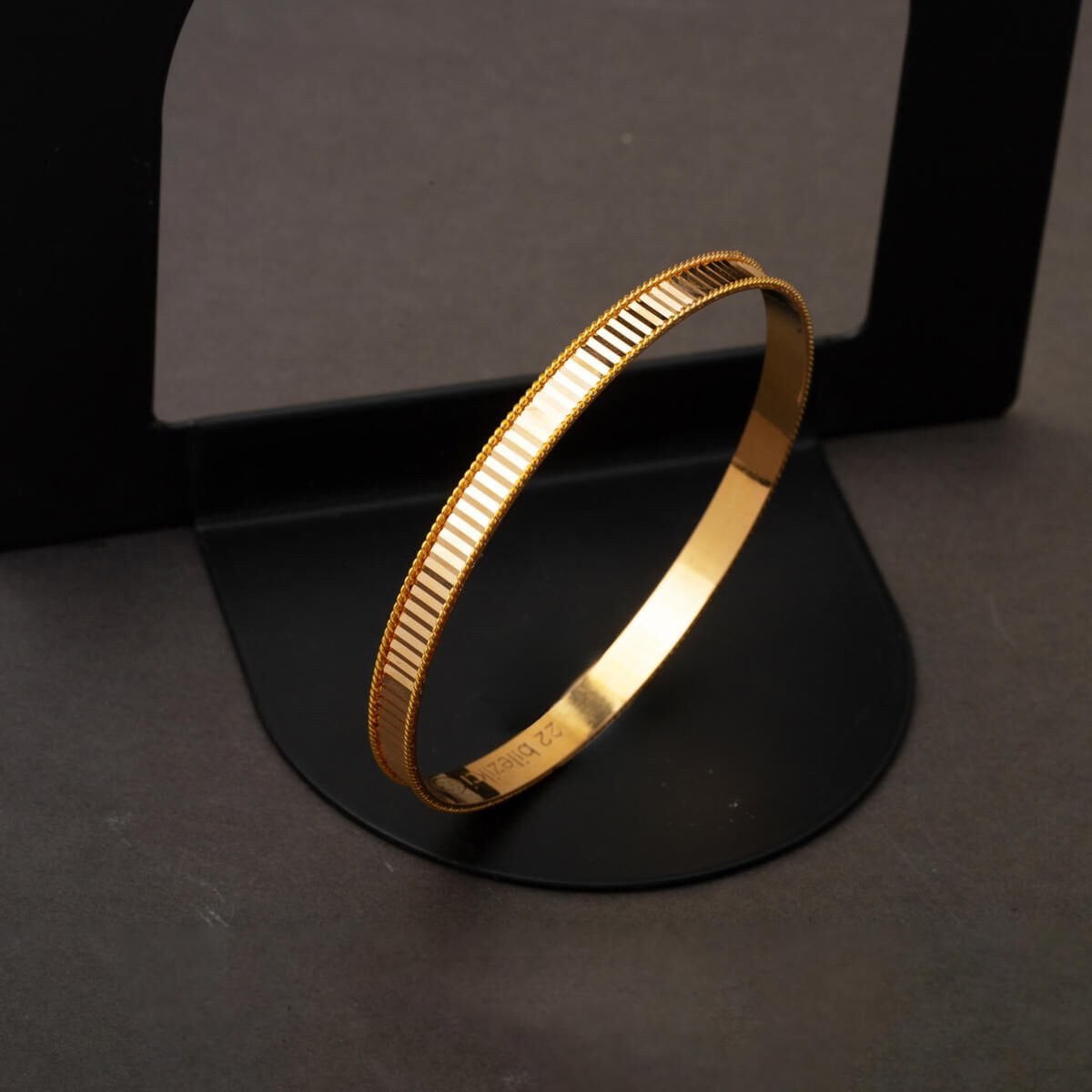22K Yellow Gold Mujde Ajda Bangle (14 g)
