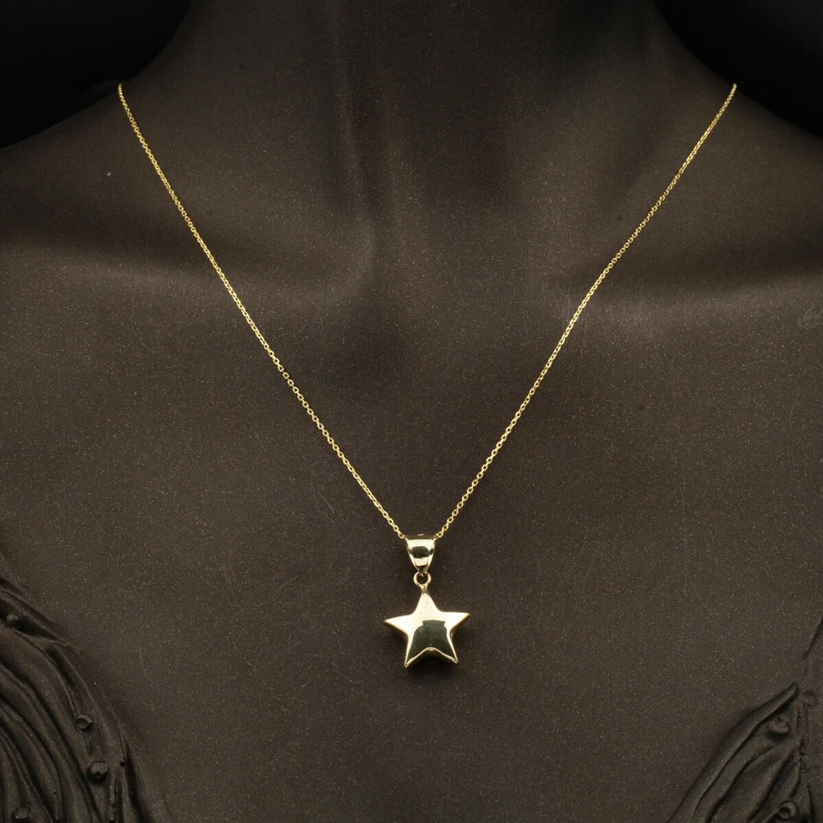 14K Yellow Gold Star Necklace